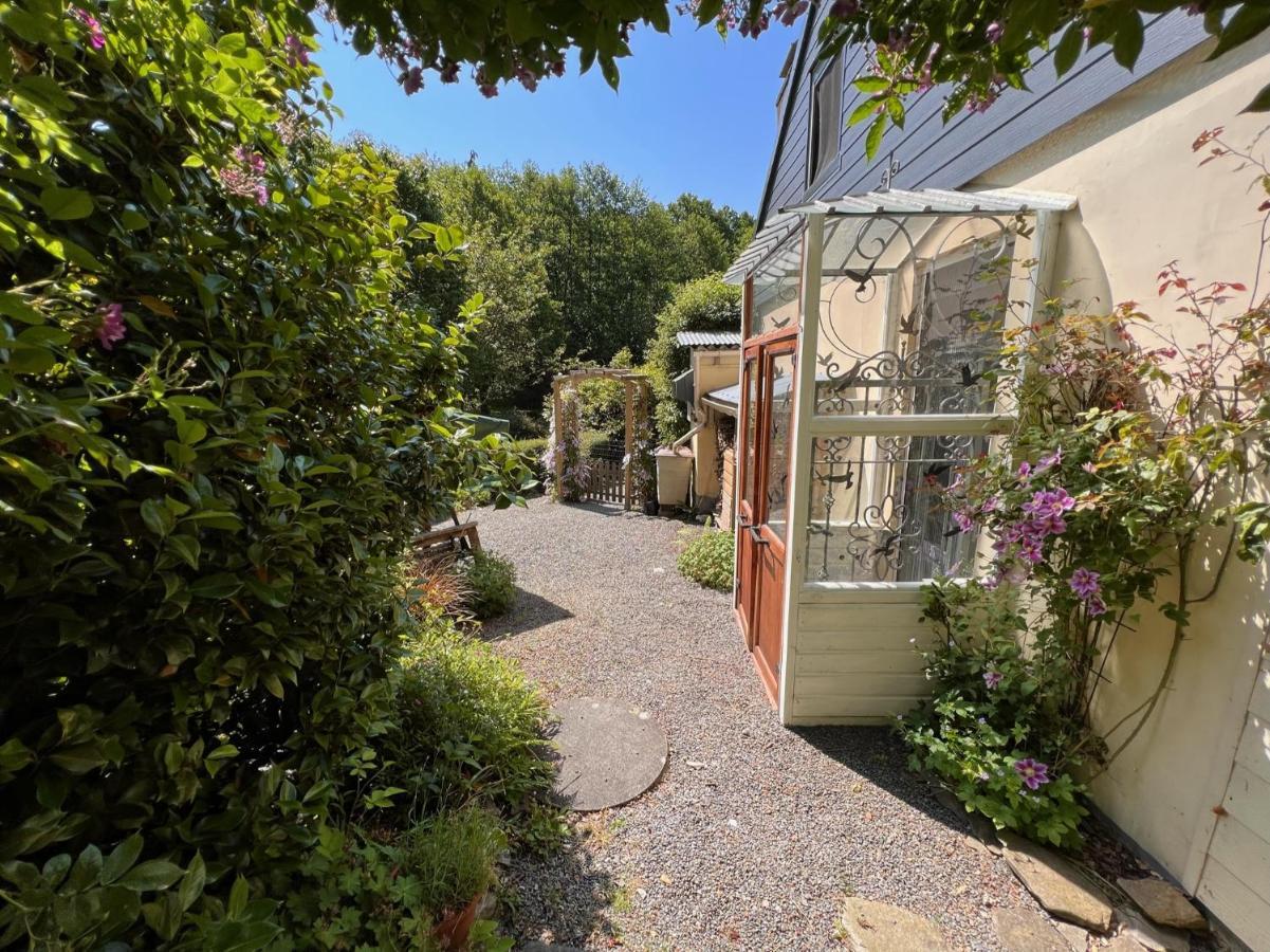 Les Trois Fenetres Bed & Breakfast Beauficel Екстериор снимка