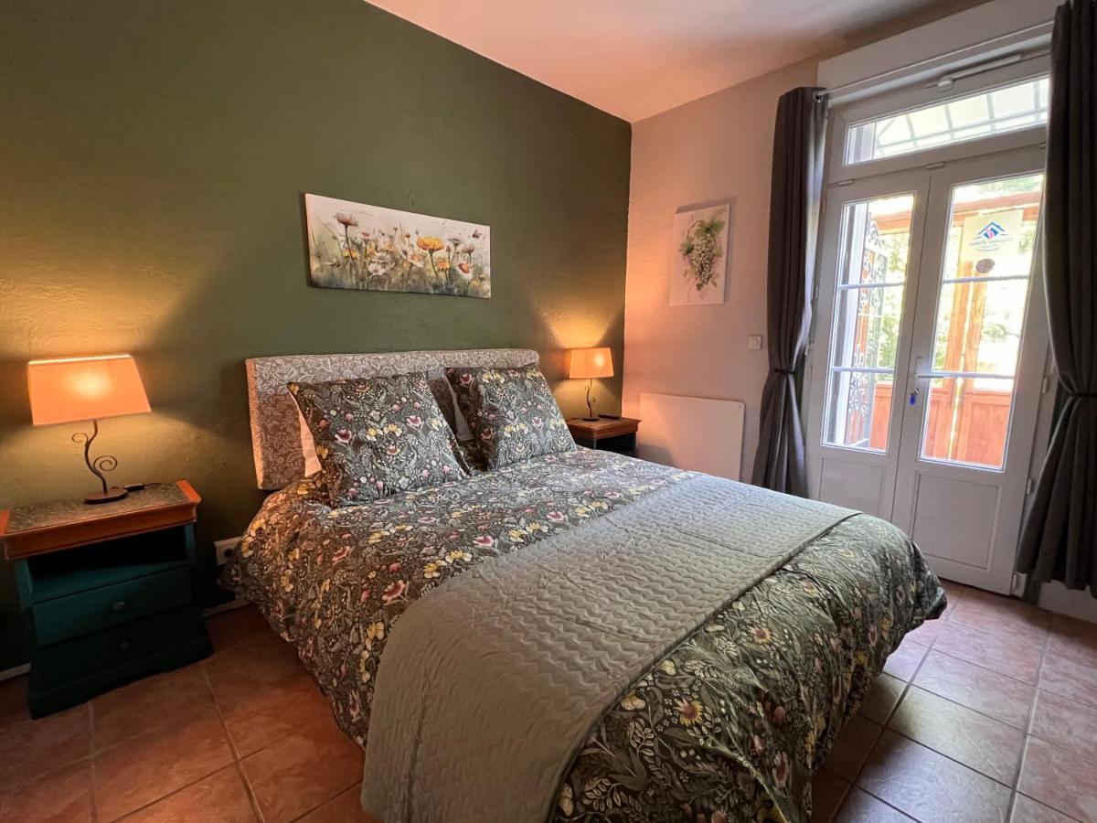 Les Trois Fenetres Bed & Breakfast Beauficel Екстериор снимка