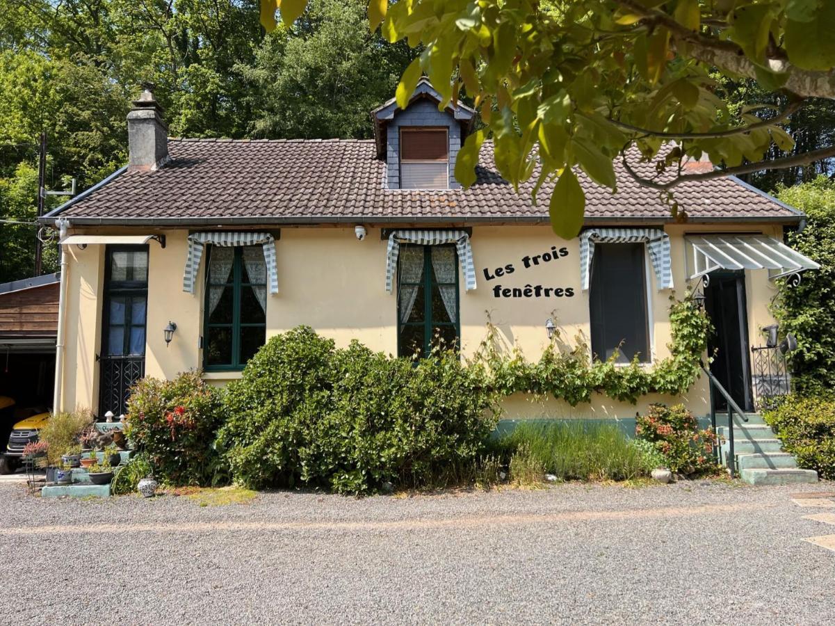 Les Trois Fenetres Bed & Breakfast Beauficel Екстериор снимка