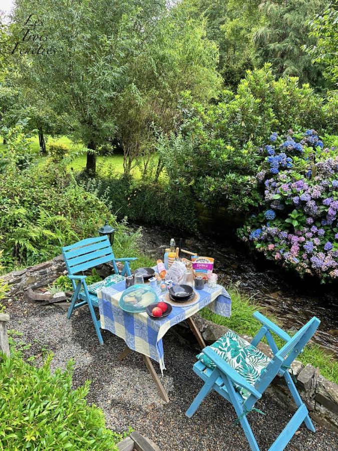 Les Trois Fenetres Bed & Breakfast Beauficel Екстериор снимка